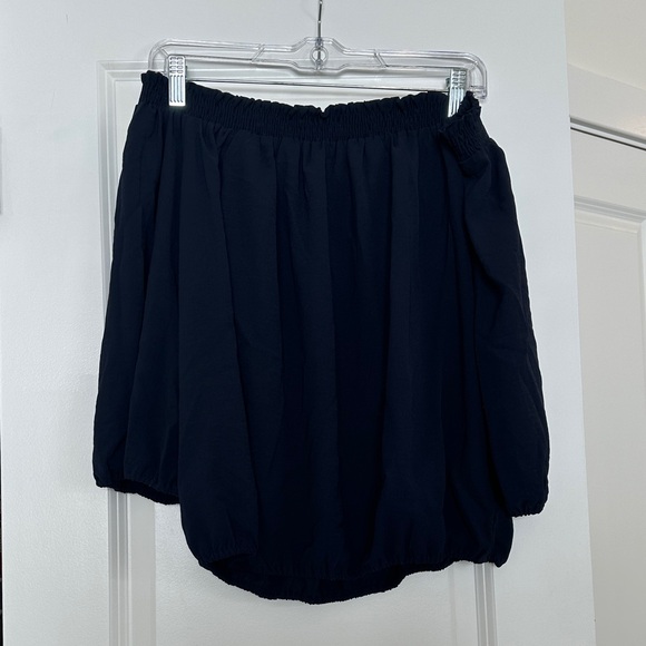 Veronica M Tops - NWT Veronica M Off the Shoulder Top